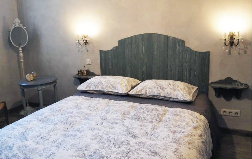 Location de vacances - Chambre d'hôtes à Saint-Saturnin-lès-Avignon - Chambre Angevine