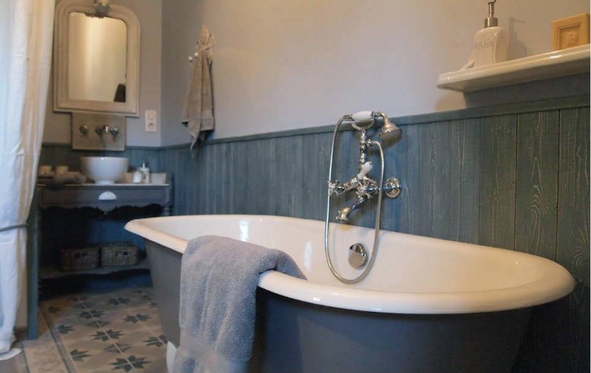 Location de vacances - Chambre d'hôtes à Saint-Saturnin-lès-Avignon - Coin bain Angevine