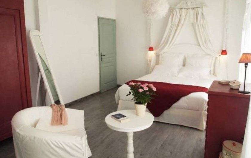 Location de vacances - Chambre d'hôtes à Saint-Saturnin-lès-Avignon - Chambre Cardinale