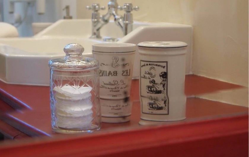 Location de vacances - Chambre d'hôtes à Saint-Saturnin-lès-Avignon - Salle de douche Cardinale