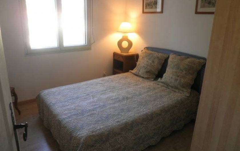 Location de vacances - Appartement à Châteauneuf-de-Gadagne - chambre appartement 1er étage