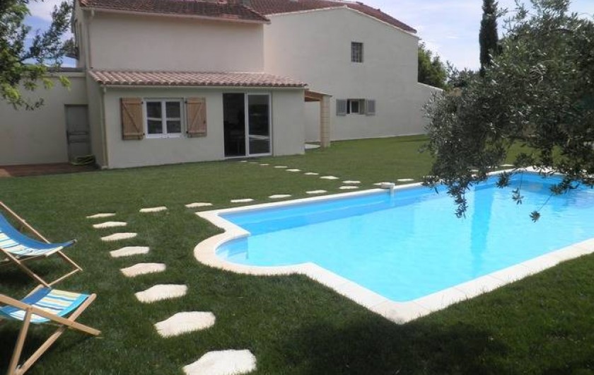 Location de vacances - Appartement à Châteauneuf-de-Gadagne - jardin et piscine