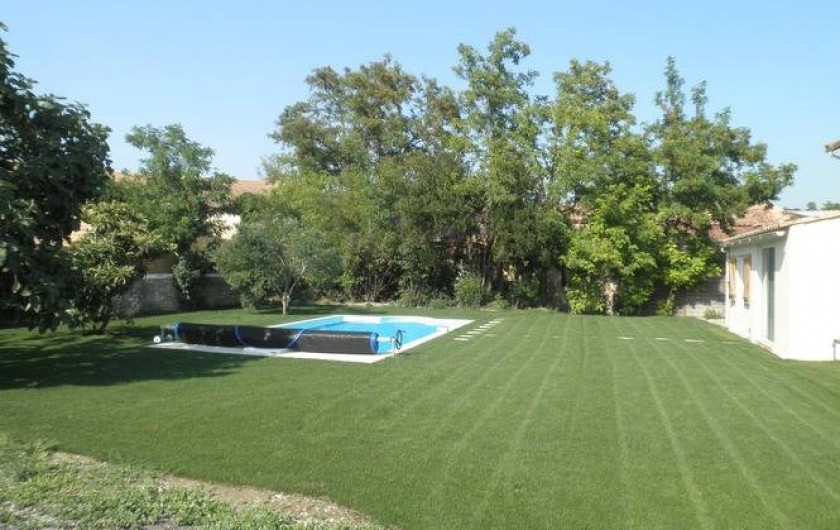 Location de vacances - Appartement à Châteauneuf-de-Gadagne - jardin