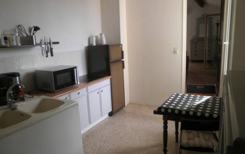 Location de vacances - Appartement à Châteauneuf-de-Gadagne - cuisine appartement 1er étage