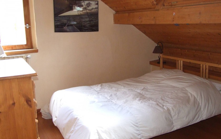 Location de vacances - Chalet à Les Vigneaux - chambre 3 située à l'étage versant EST  matelas 1m40x2m00