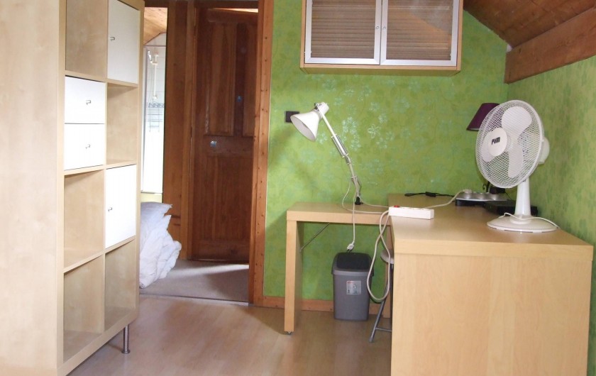 Location de vacances - Chalet à Les Vigneaux - chambre 4 située à l'étage versant OUEST canapé lit 1m30 x2m00