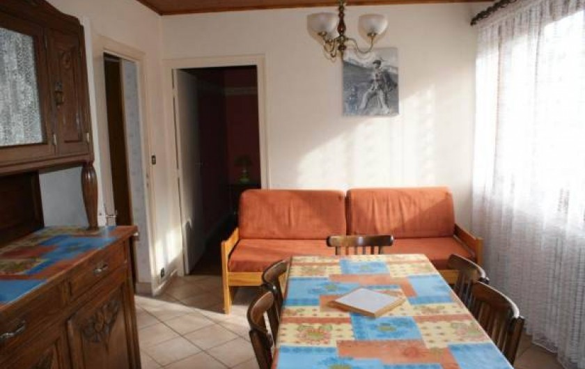 Location de vacances - Appartement à Lanslevillard - Coin séjour avec vue sur les montagnes (domaine skiable)