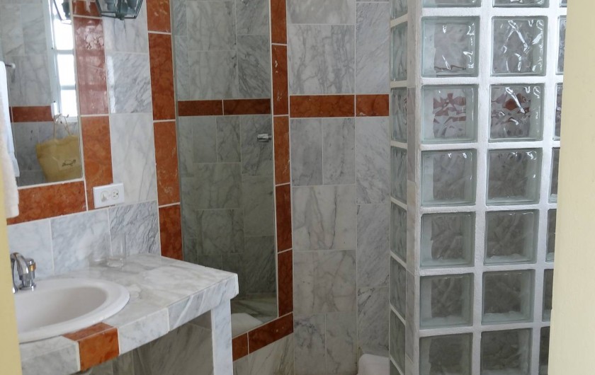 Location de vacances - Villa à Maho - salle d'eau de la chambre "Lagon bleu"