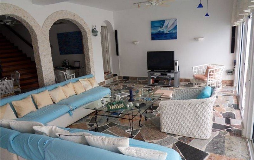 Location de vacances - Villa à Maho - séjour ; décoration et tableaux : artiste Zaboune