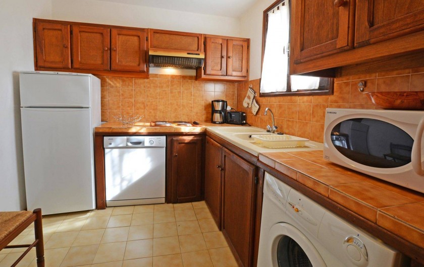 Location de vacances - Villa à Porto-Vecchio - CUISINE TOUT EQUIPEE villa 5 ou 6