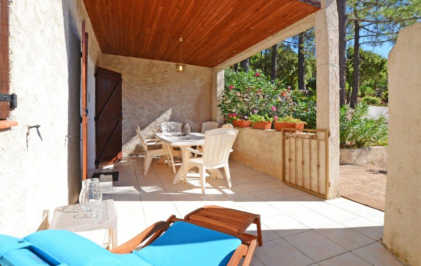 Location de vacances - Villa à Porto-Vecchio - GRANDE TERRASSE COUVERTE villa 1 ou 2
