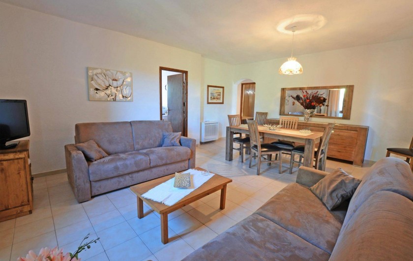Location de vacances - Villa à Porto-Vecchio - SALON AVEC TELEVISION LCD TNT ET WIFI grande villa