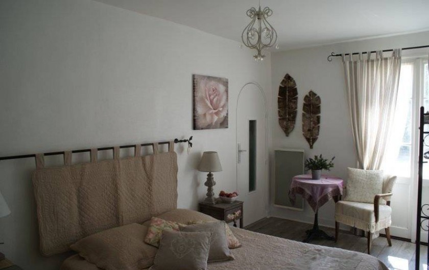 Location de vacances - Chambre d'hôtes à La Croix-en-Touraine - FLEUR de CAMPAGNE située au rez-de-chaussée salon privatif sur la terrasse