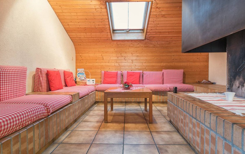 Location de vacances - Appartement à Fieschertal - Le coin avec une cheminéé ouverte Appartement Seppi