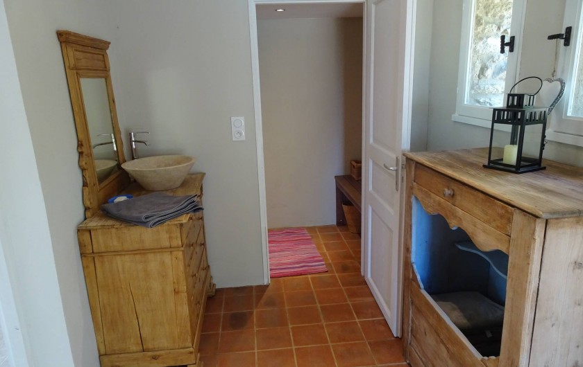 Location de vacances - Mas à Uzès - salle d'eau du poolhouse