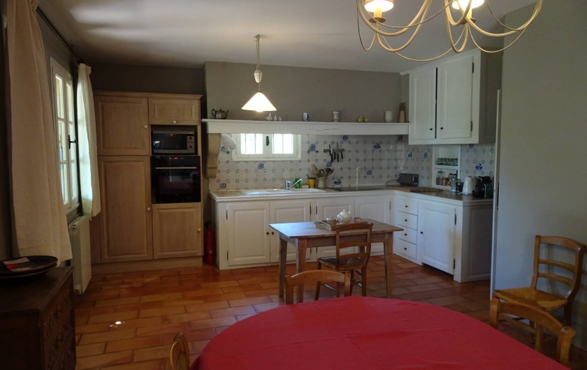 Location de vacances - Mas à Uzès - cuisine salle à manger