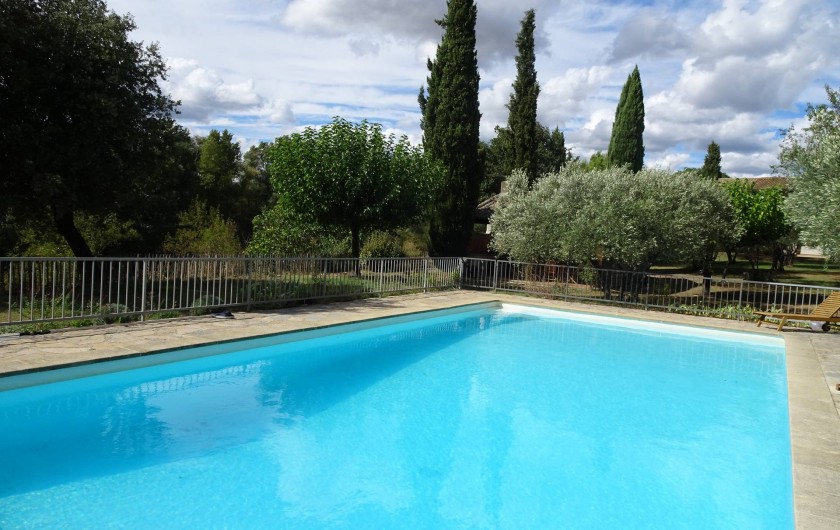 Location de vacances - Mas à Uzès - Une piscine pour petits et grands, sécurisée, 13 m x 6m, chauffée hors saison