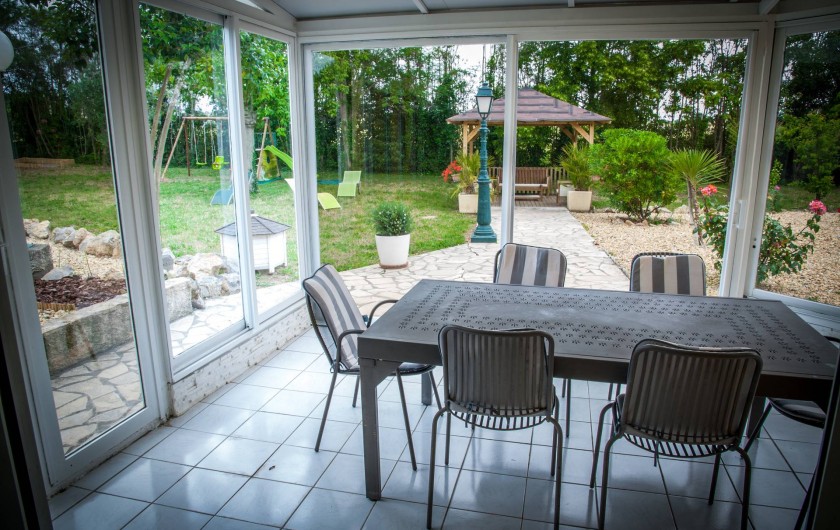 Location de vacances - Gîte à Béziers - Véranda donnant sur tonnelle