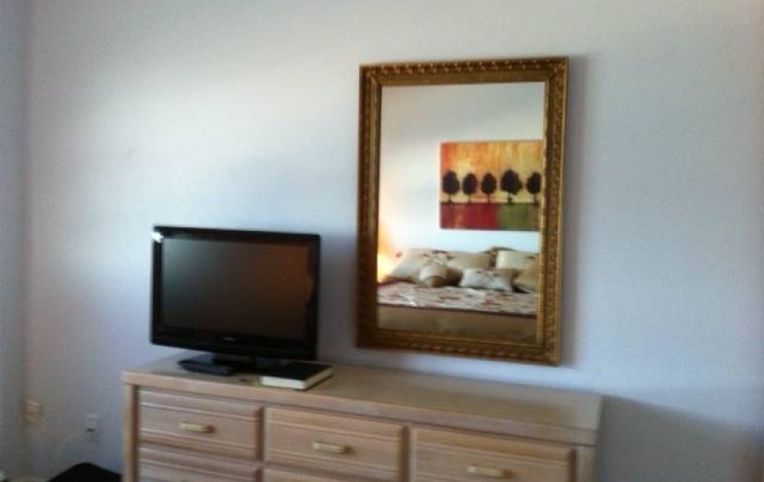 Location de vacances - Appartement à Indian Shores - TV in master bedroom