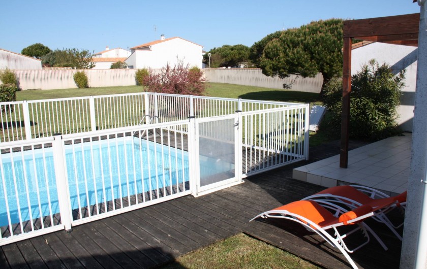 Location de vacances - Maison - Villa à Sainte-Marie-de-Ré - Piscine vue sur jardin