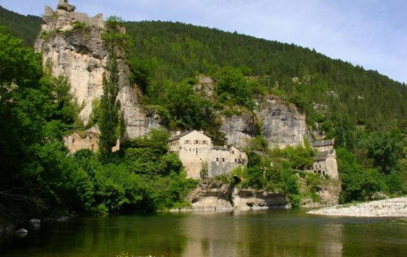 Location de vacances - Camping à Castelbouc - le hameau de Castelbouc et les ruines du château