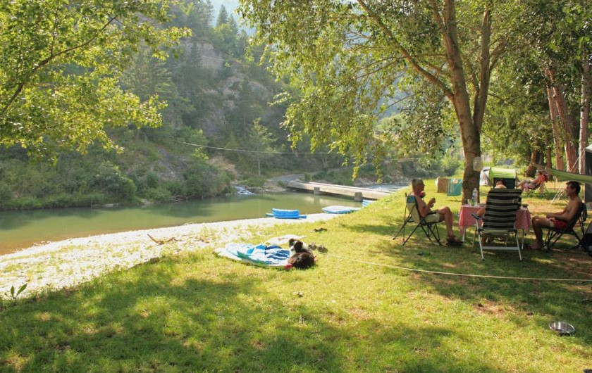 Location de vacances - Camping à Castelbouc - Un de nos emplacements en bordure du Tarn