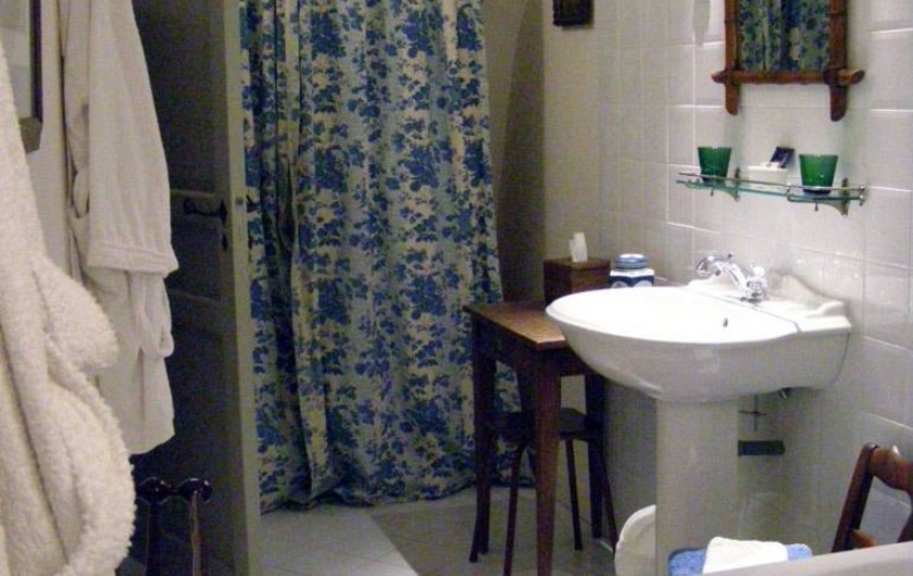 Location de vacances - Chambre d'hôtes à Vauciennes - salle de bain de la suite familiale du 2ème étage
