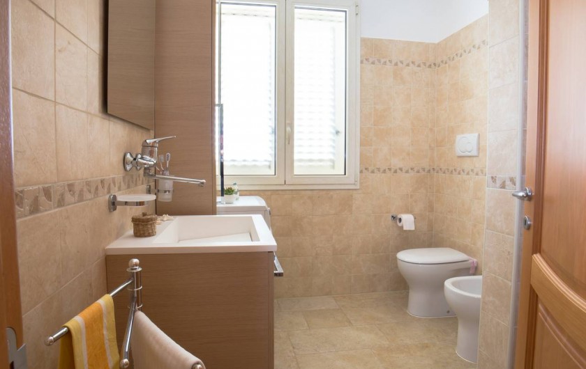 Location de vacances - Appartement à Pescoluse - Nous aimons le propre. La salle de bain sera parfait a votre arrivée!