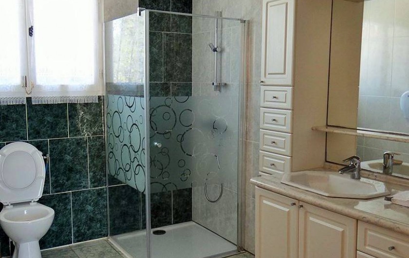 Location de vacances - Chambre d'hôtes à Ortaffa - Salle de bain : chambre n°2