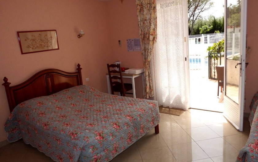 Location de vacances - Chambre d'hôtes à Ortaffa - Chambre n°2. Accessible handicapé mais pas labellisée handicap.