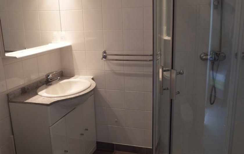 Location de vacances - Chambre d'hôtes à Ortaffa - Salle de bain chambre n°4