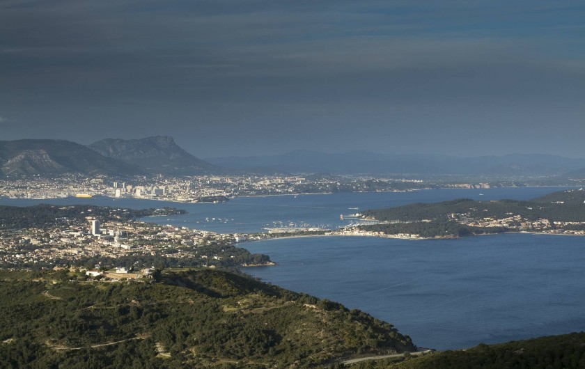 Location de vacances - Villa à Tamaris - Vue du Cap Sicié les Sablettes, Saint Mandrier et la rade de Toulon