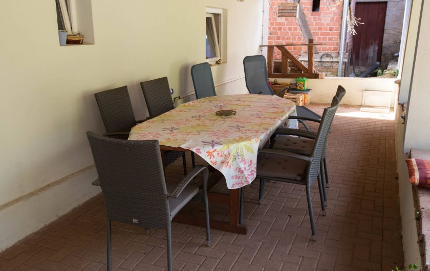 Location de vacances - Appartement à Oberrœdern - Prenez vos repas sur la terrasse.  Jeux d'extérieur pour enfant