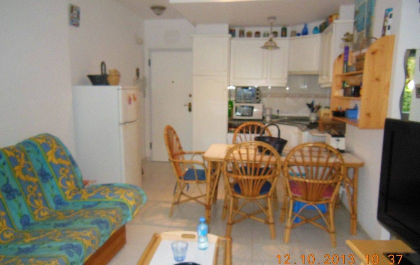 Location de vacances - Appartement à Dénia - La salle de séjour avec couchage clic-clac pour 2 personnes