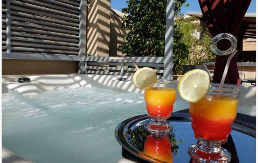 Location de vacances - Chambre d'hôtes à Marrakech - Jacuzzi  2 spa jacuzzi 3 places sur la terrasse