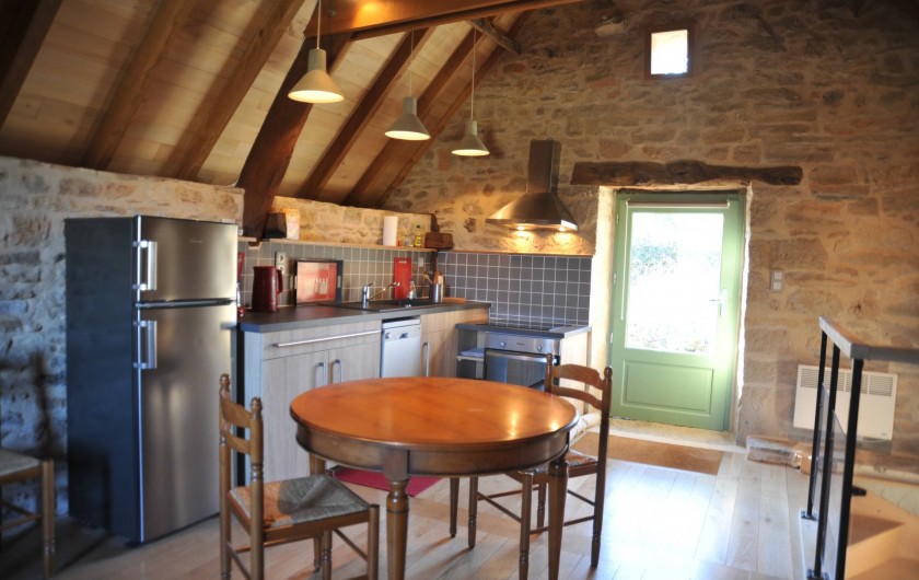 Location de vacances - Gîte à Corn - coin cuisine et coin salle a manger