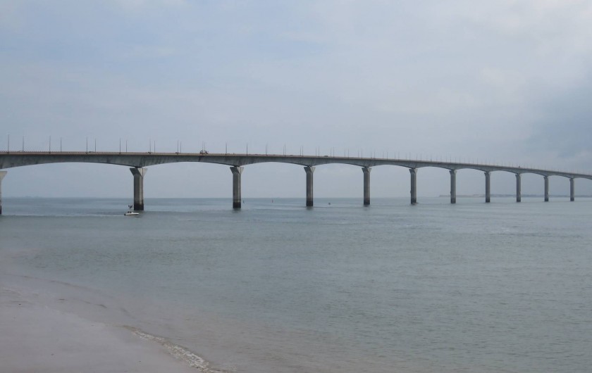 Location de vacances - Villa à Ars-en-Ré - Le pont reliant l'Ile de Ré