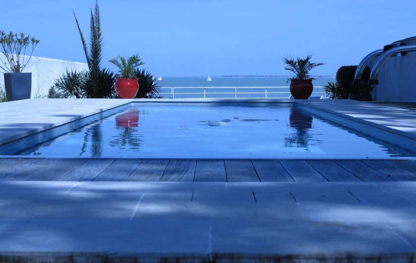 Location de vacances - Villa à La Flotte - Terrasse extérieure  Vue du salon