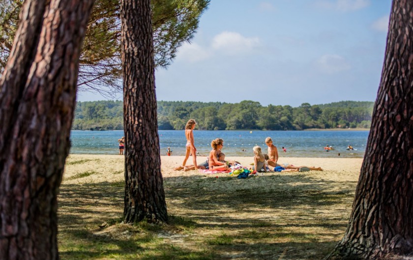 Location de vacances - Camping à Sainte-Eulalie-en-Born - plage du lac