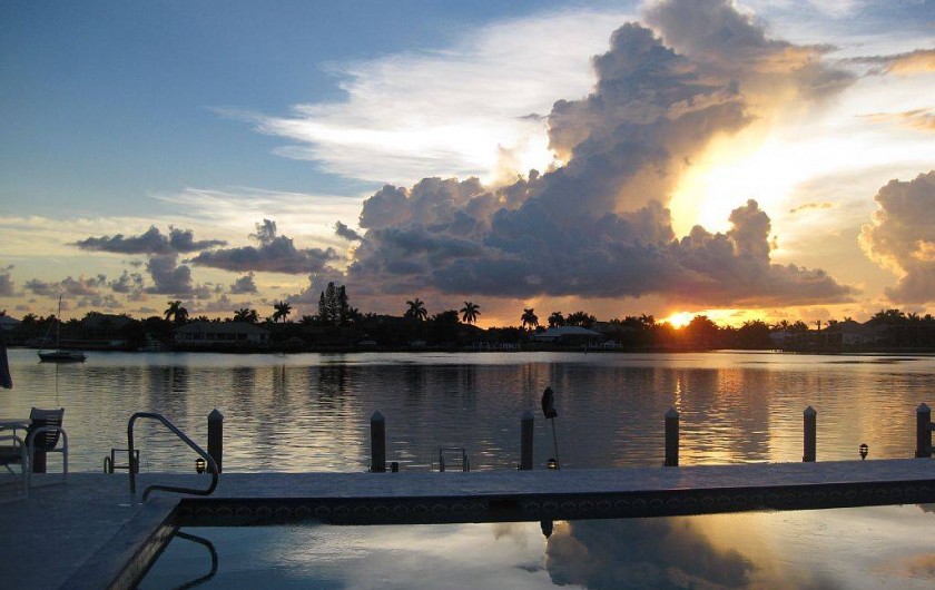 Location de vacances - Appartement à Marco Island - Coucher de soleil vu de la propriété et de la piscine