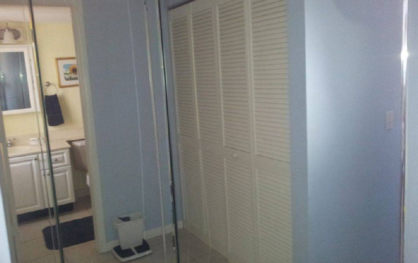 Location de vacances - Appartement à Marco Island - Salle de bain près de la chambre des maîtres