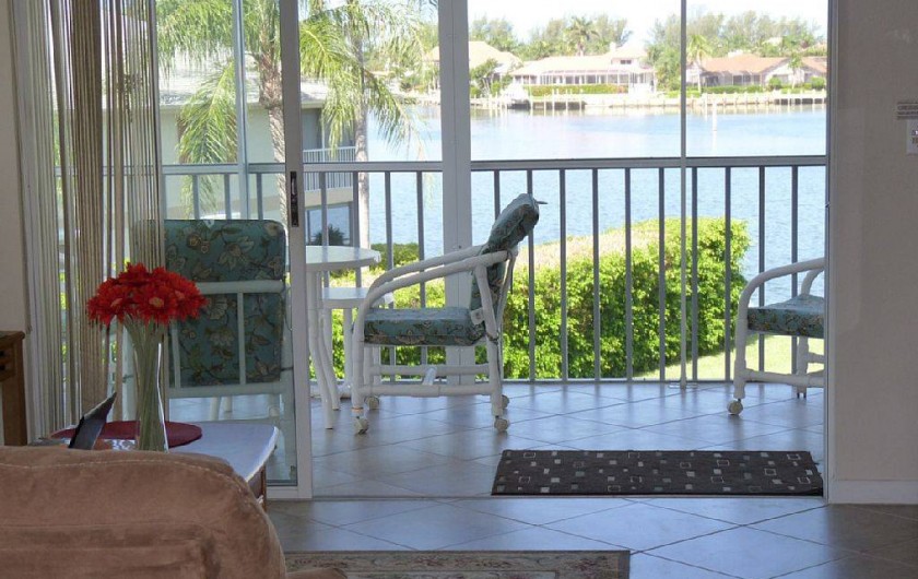 Location de vacances - Appartement à Marco Island - Belle terrasse pour 4 à 6 personnes avec vue sur l'eau et couchers de soleil