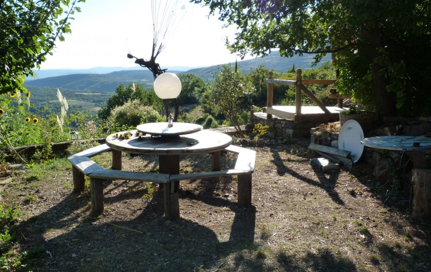 Location de vacances - Gîte à Saint-Privat - Rencontre à la table ronde...