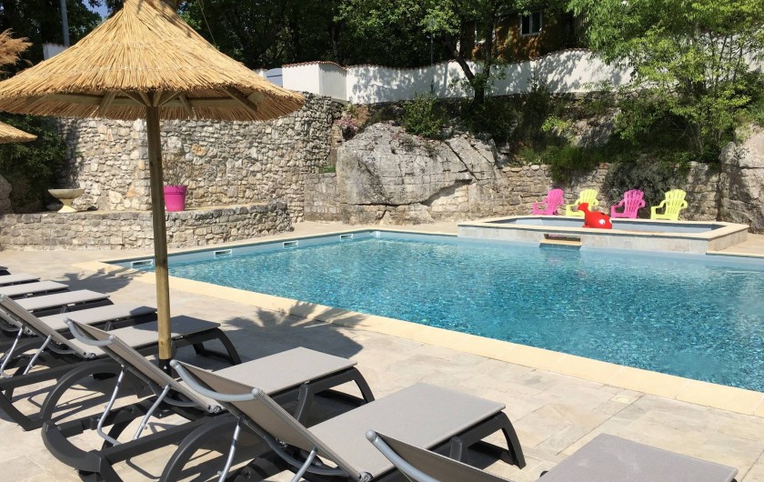 Location de vacances - Chalet à Vogüé - Piscine