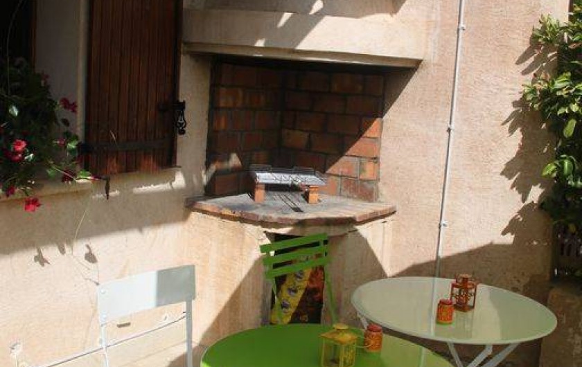 Location de vacances - Maison - Villa à Rustrel - Le BBQ pour des repas pleins de saveurs!