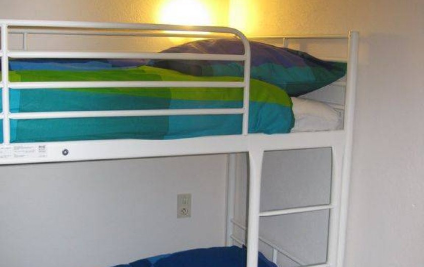 Location de vacances - Maison - Villa à Rustrel - La chambre des enfants (lits superposés, matelas latex).