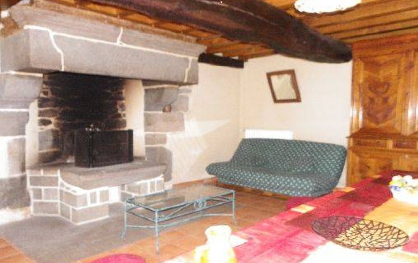 Location de vacances - Gîte à Combourg - salon avec cheminée