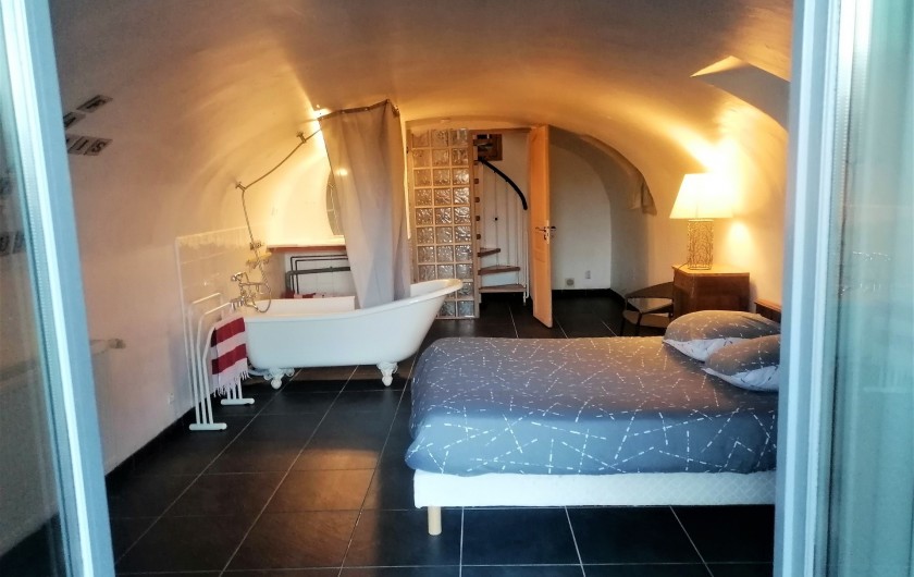 Location de vacances - Gîte à Sury-en-Vaux - Chambre 1 avec salle de bain et wc