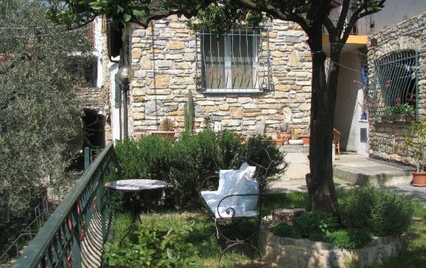 Location de vacances - Gîte à Villa Faraldi - Jardin (fenêtre sejour Luciana 3)