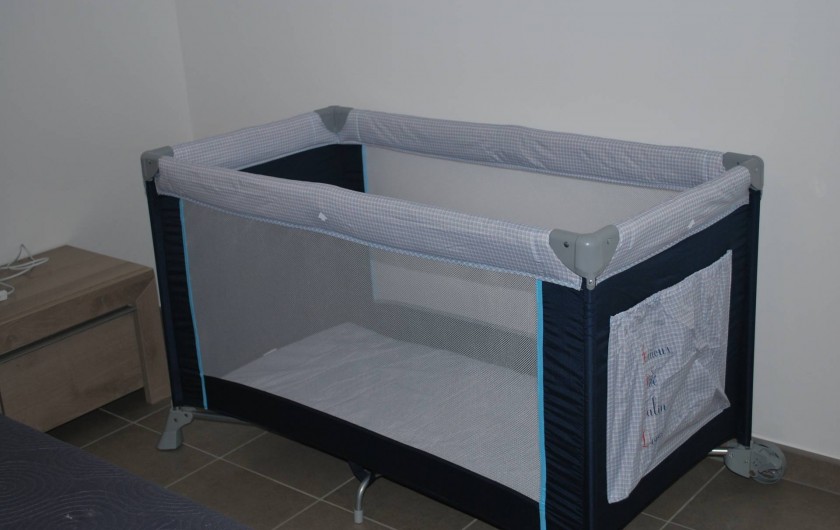Location de vacances - Appartement à Oletta - lit bébé